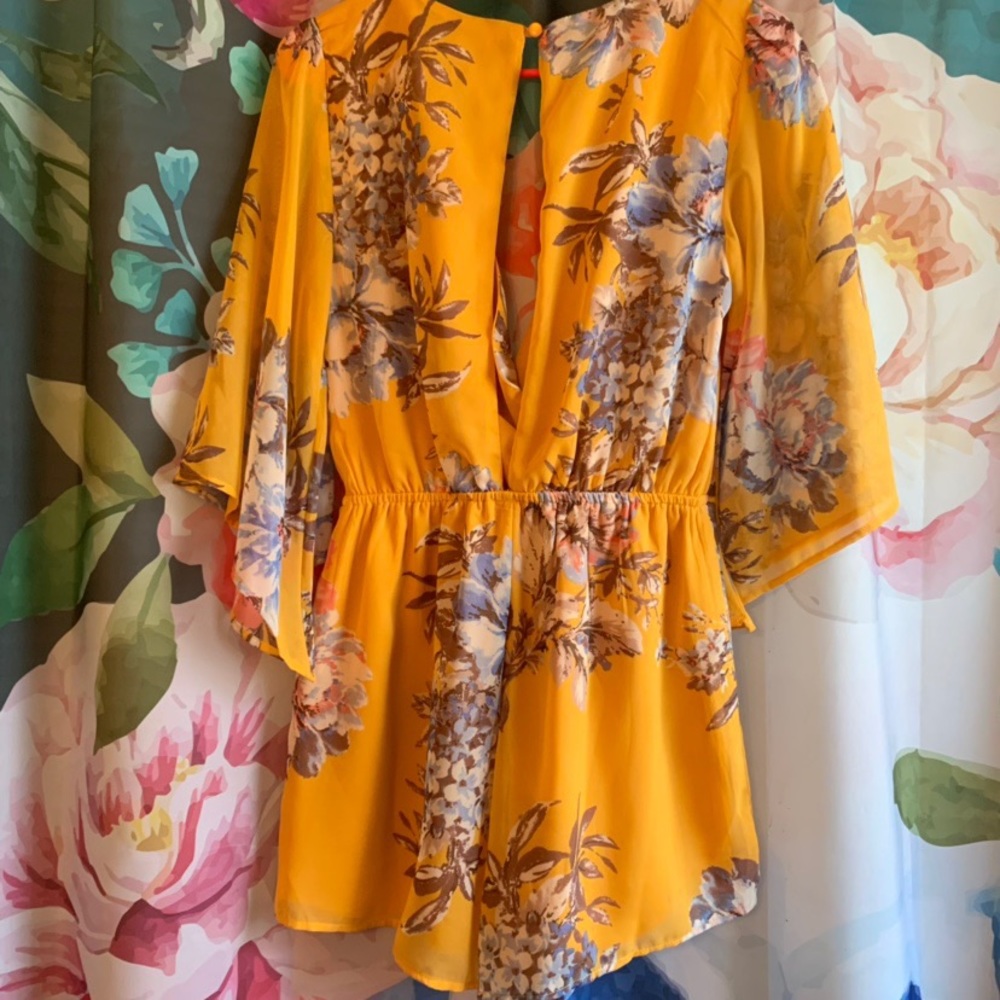 Super cute yellow romper - Picture 2 of 4